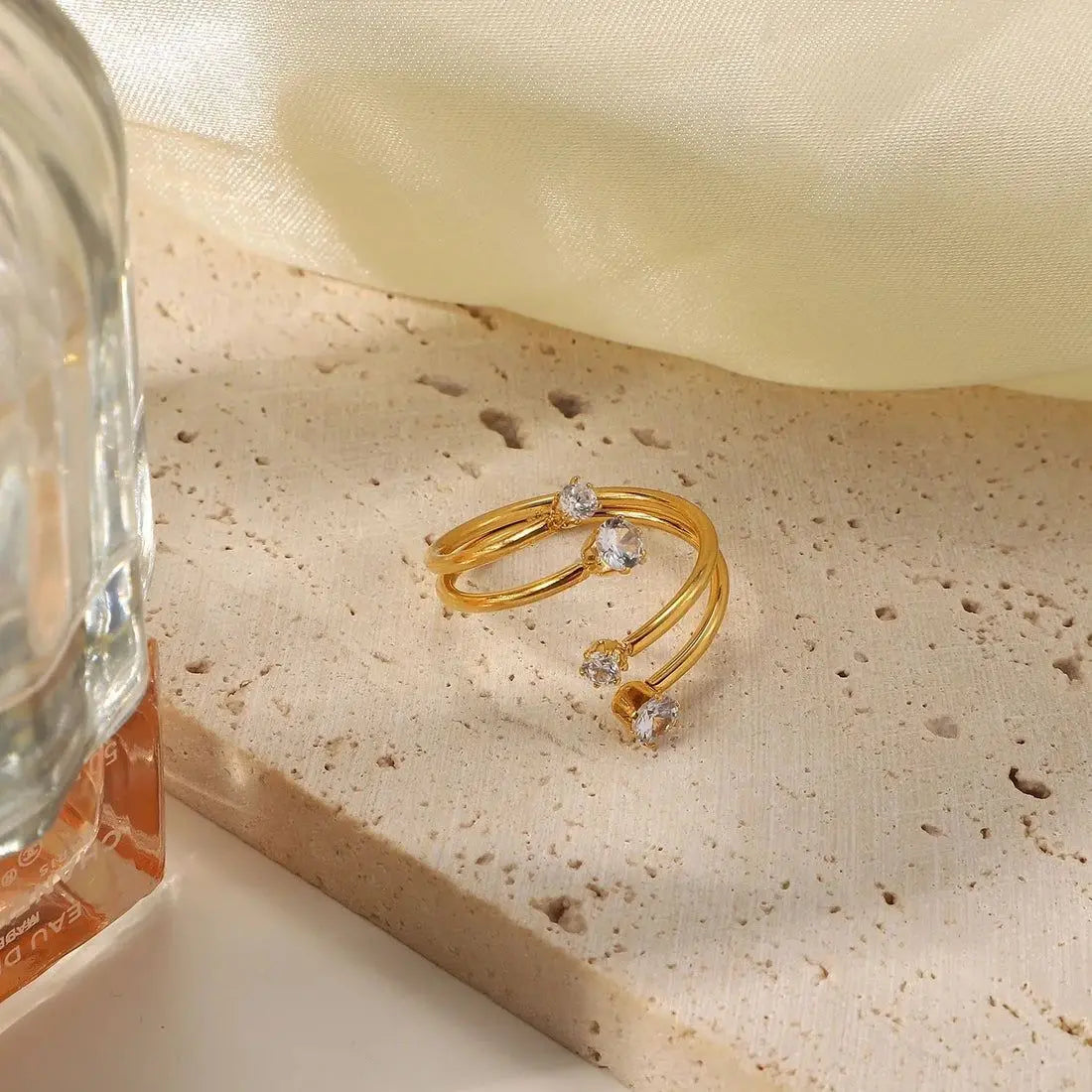 Gold-Plated Spiral Ring with Sparkling Cubic Zirconia - DZOIR
