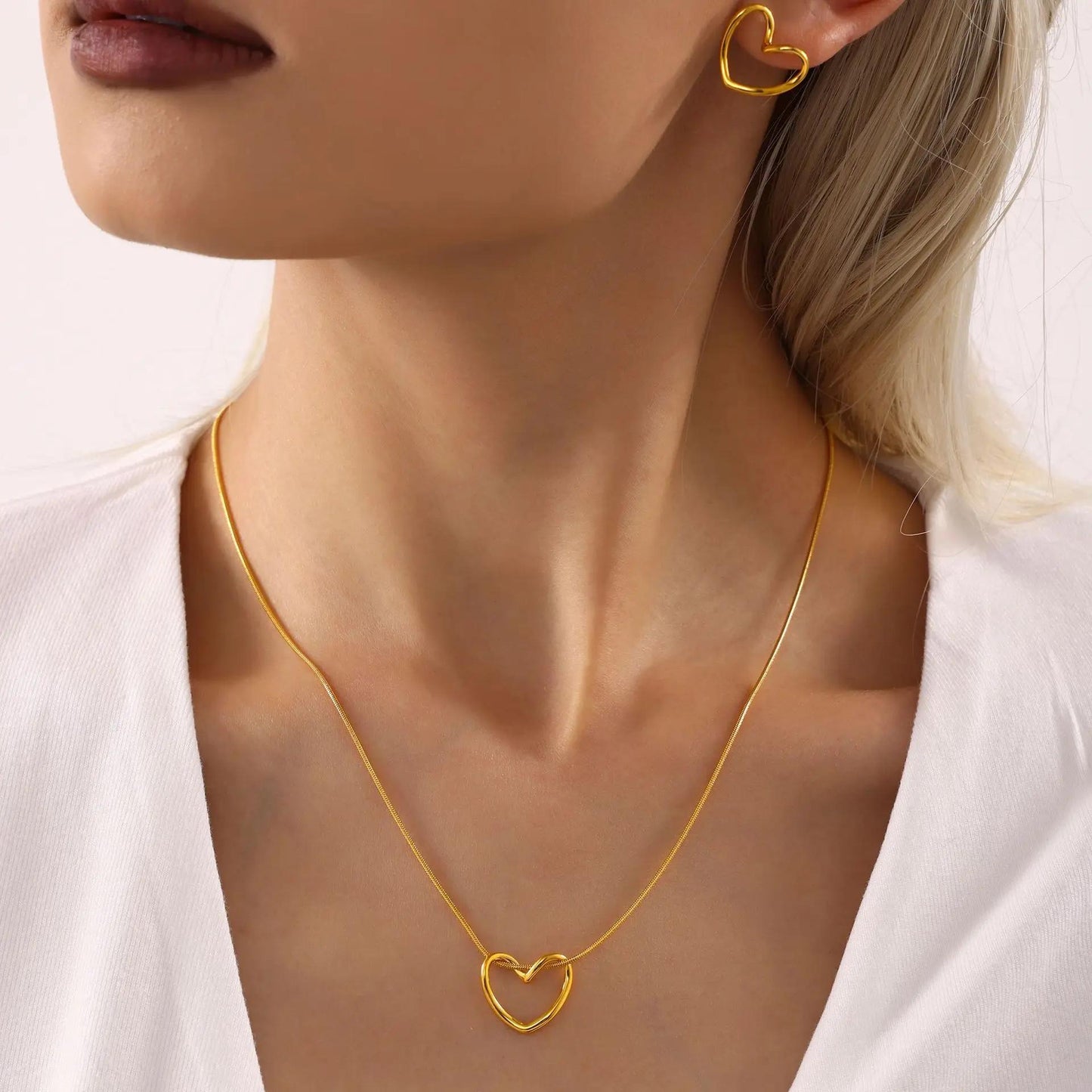 Gold Heart Knot Pendant Necklace