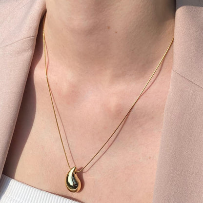 Gold Teardrop Pendant Necklace