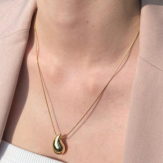Gold Teardrop Pendant Necklace