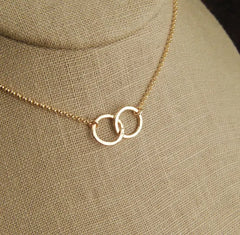 Elegant Gold-Tone Double Circle Necklace – Minimalist Interlocking Rings Pendant - DZOIR