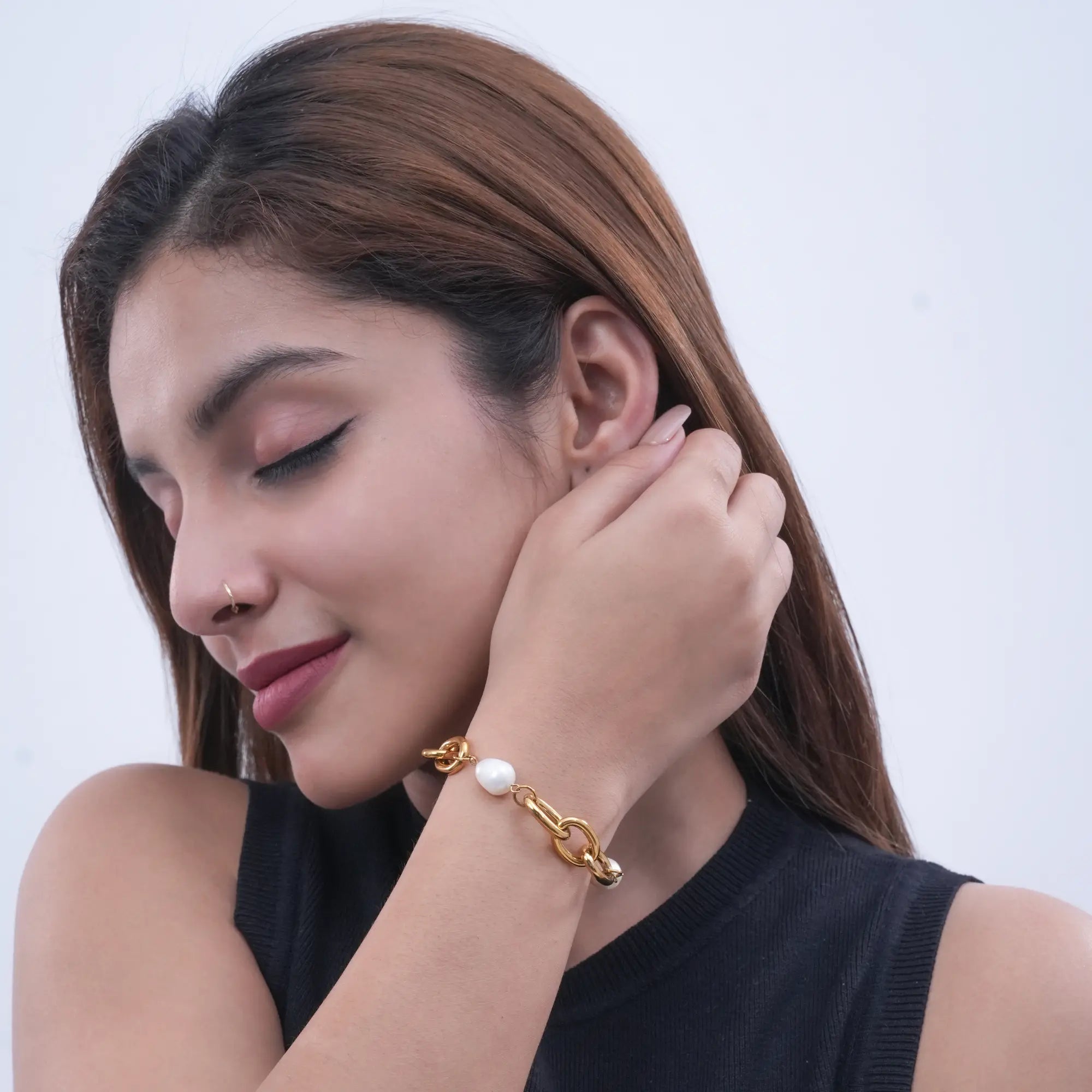 Chunky Gold Chain Bracelet with Baroque Pearl Charms - DZOIR