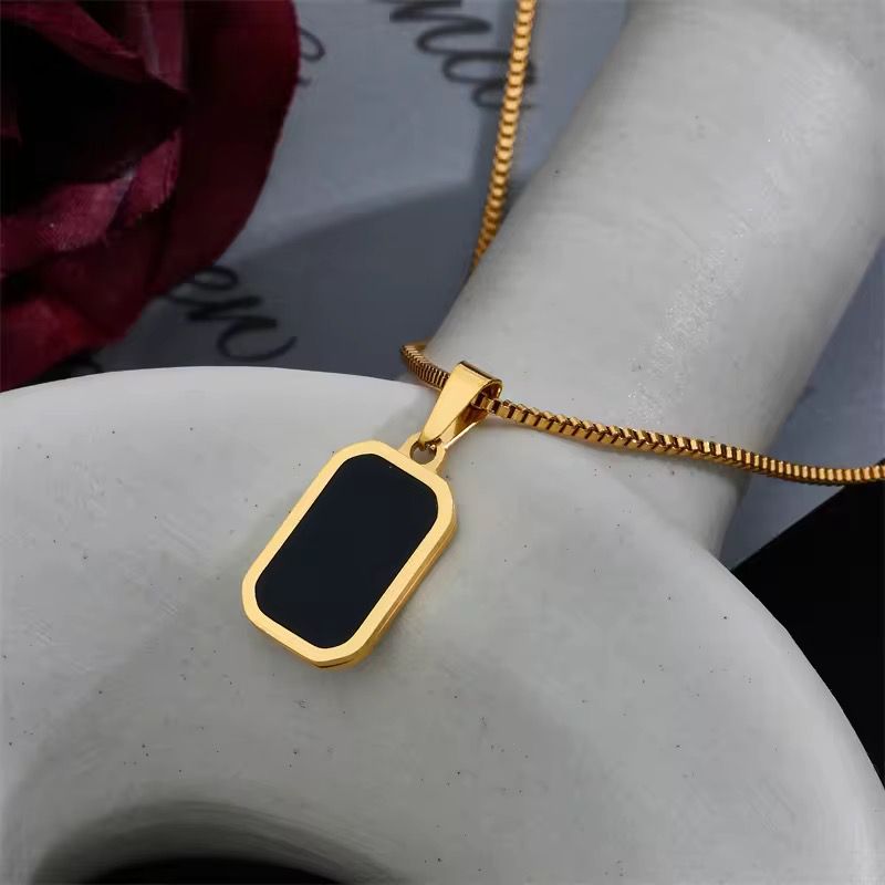 Minimal Black Pendant Chain
