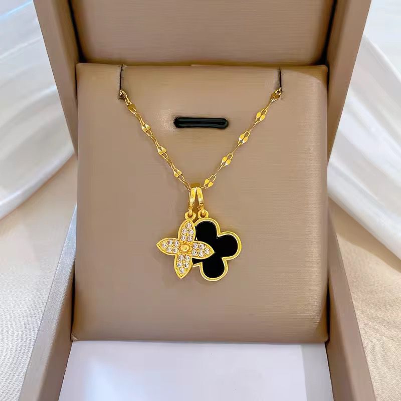 Luxury Clover Pendant Necklace